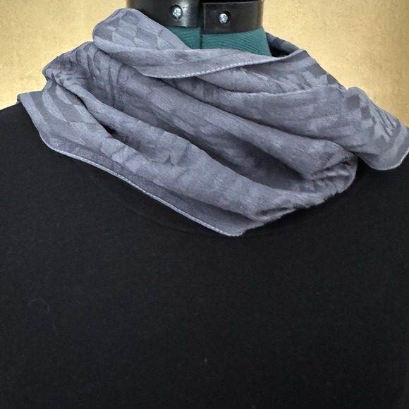 Marc Jacob's 100% Silk Scarf Purple Two Tone Geometric Pointed Ends - Picture 3 of 16